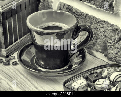 Kaffee, Süßigkeiten, Kaffee-Mahlwerk. Still-Leben Stockfoto