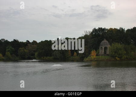 Adolf-Mittag-See im Rotehornpark in Magdeburg, die Hauptstadt des Landes Sachsen-Anhalt, Deutschland Stockfoto