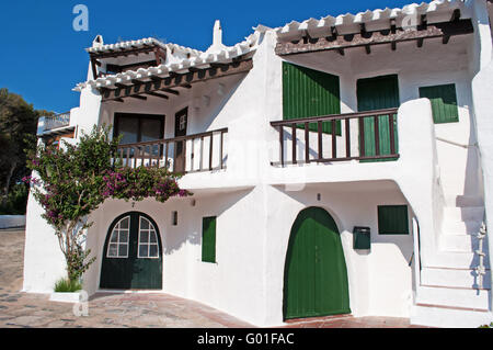 Menorca, Balearen, Spanien: Binibeca Vell, entwickelt eine weiße Fischerdorf Byspanish Architekten Antonio Sintes 1972 Stockfoto