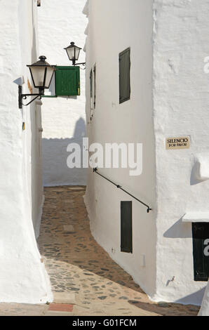 Menorca, Balearen, Spanien: Binibeca Vell, entwickelt eine weiße Fischerdorf Byspanish Architekten Antonio Sintes 1972 Stockfoto