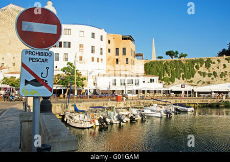 Menorca, Balearen, Spanien: Angeln Verbot Zeichen in den Hafen von Ciutadella Stockfoto