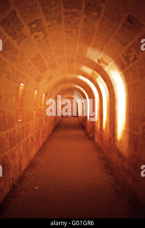 Menorca: unterirdischer Tunnel, der in der Festung von Isabel II, eine militärische Komplex auf der Halbinsel La Mola, am Eingang der Hafen von Mahon Stockfoto