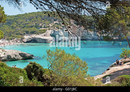 Menorca, Balearen, Spanien, Europa: Blick auf die Strände von Cala Mitjana und Cala Mitjaneta, natürlichen Gegend von besonderem Interesse im Südwesten Stockfoto