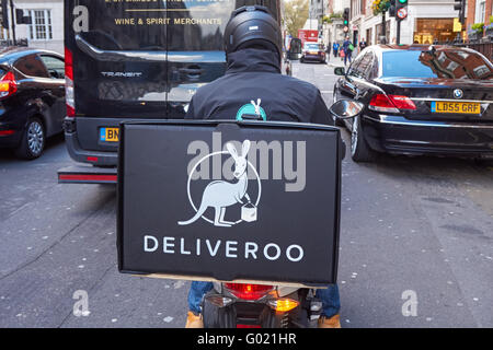 Deliveroo Lieferung Mann, London England Vereinigtes Königreich UK Stockfoto