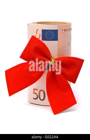 Rolle des Euro Geld und roter Schleife isoliert auf weißem Hintergrund Stockfoto