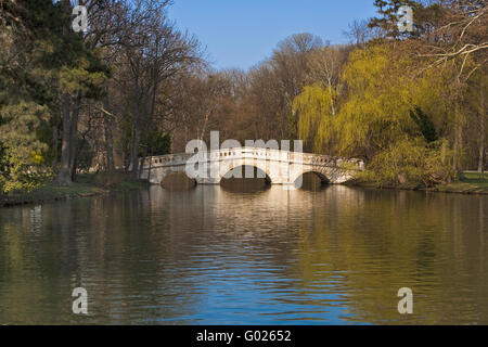 Brücke im Schlosspark in Laxenburg, Niederösterreich, Österreich Stockfoto