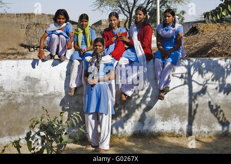 indische SchülerInnen mit Schule einheitliche, Nordindien, Indien, Asien Stockfoto