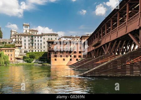 Die alte Brücke, auch genannt die Bassano Brücke oder Brücke der Alpini befindet sich in der Stadt Bassano del Grappa in der Provinc Stockfoto