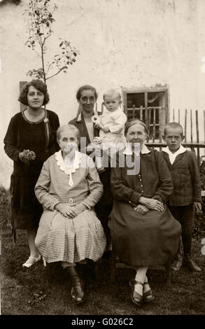 Mütter mit ihren Kindern, historisches Foto, um 1931 Stockfoto