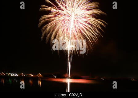 See-Siskiyou-Feuerwerk, findet jedes Jahr am Abend des 4. Juli, Unabhängigkeitstag der USA, von Mt. Shasta-community Stockfoto