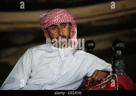 Omanische Mann in traditioneller Kleidung, Muscat, Oman. Stockfoto