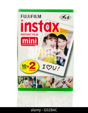 Winneconne, Wisconsin - 5. Februar 2016: Paket von Fujifilm Instax Sofortbildfilm. Stockfoto