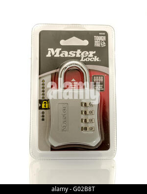 Winneconne, Wisconsin - 19. Februar 2016: Paket von Master Lock Kombination Schloss Stockfoto