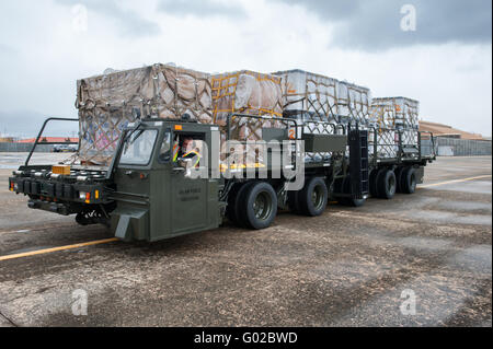 Busan, Südkorea - 28. Februar 2012: eine volle Ladung 25 K-Loader. Stockfoto