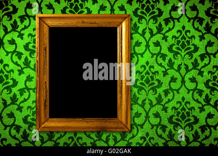 Goldrahmen auf Vintage grüne Wand Hintergrund Stockfoto