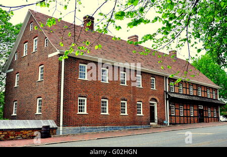 Altes Salem, North Carolina: 1769 einzelne Brüder Haus (links) mit größeren 1786-Zusatz (rechts) * Stockfoto