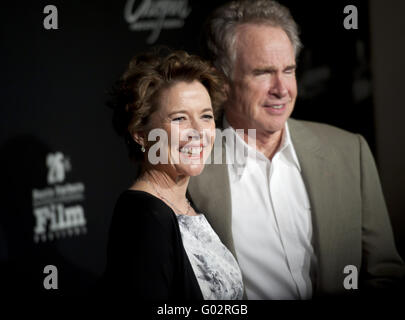 Annette Bening und Mann geht den roten Teppich Stockfoto