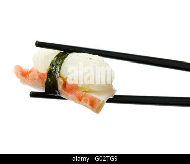 Sushi mit Stäbchen isoliert über weiße staatlich Stockfoto