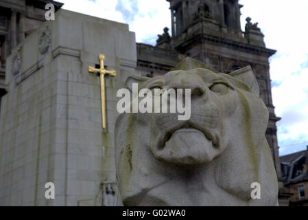 Krieg-Denkmal-Löwen in George Square Glasgow Stockfoto