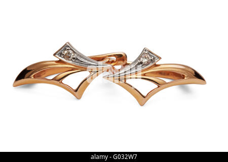 Goldene Ohrringe mit Diamanten auf dem weißen Hintergrund isoliert Stockfoto