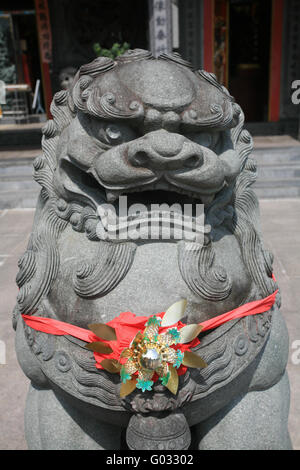 Lion Guard im Tempel an der Padungan Straße Stockfoto