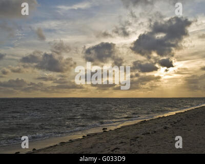 Sonnenuntergang am Goting Cliff in Nieblum, Deutschland Stockfoto