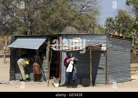 Täglichen Bedürfnisse Store in einem afrikanischen Dorf, Botswana Stockfoto