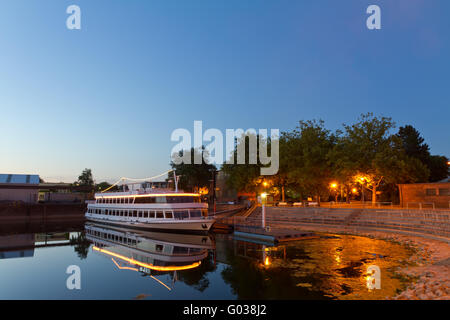 Passagierschiff im Hafen von Karlsruhe Stockfoto