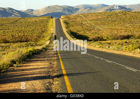 Asphaltband der Straße N7 in der Nähe von Springbok Stockfoto