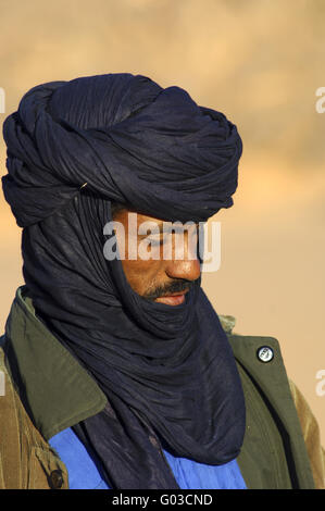 Tuareg-Mann ein Tagulmust Kopftuch Stockfoto