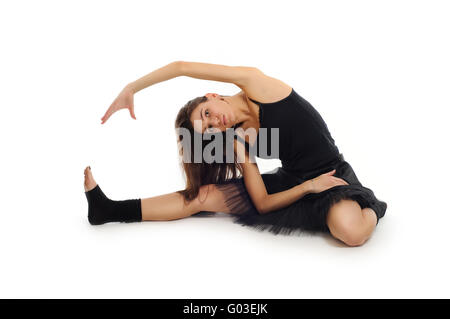 Weibliche Ballett-Tänzerin im schwarzen Kleid Übungen auf weißem Hintergrund Stockfoto