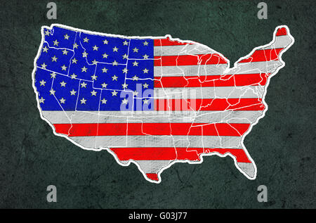 Amerika-Karte mit Flagge zeichnen auf Grunge-Tafel Stockfoto