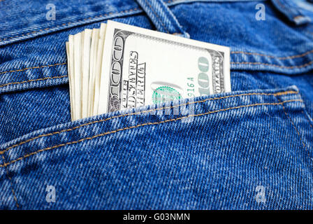 Menge von Dollar in der Tasche der Jeans. Stockfoto