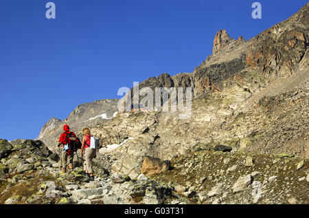 Wanderer auf dem Weg zur Cabane Orny Hütte, Wallis Stockfoto