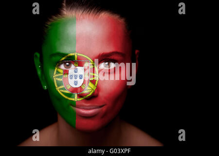 Porträt einer Frau mit der Flagge von Portugal Stockfoto