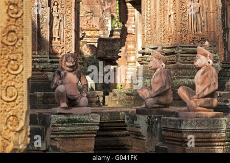 Repliken von Tempel-Wächter-Statuen, Banteay Srei Stockfoto