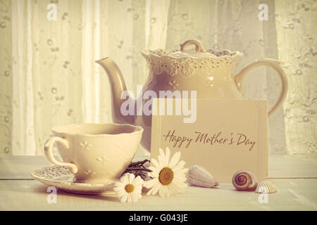 Hinweis: Karte mit Teekanne und Tasse für Muttertag Stockfoto