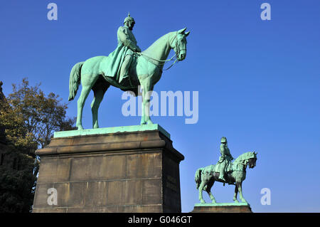 Reiterstatuen, Empereor William I, Friedrich I Barbarossa, Imperial Palace von Goslar, Goslar, Niedersachsen, Deutschland / Kaiserpfalz Goslar Stockfoto