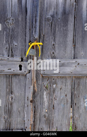 Fragment der alten Tür unlackiert Stockfoto