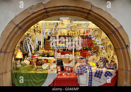 Schaufenster, Souvenirs, Geschenke-Shop, Textilien, Altstadt, Colmar, Elsass, Frankreich Stockfoto