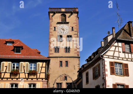 Tour des Bouchers, Metzger Turm, Fachwerkhäuser, Altstadt, Grand Rue, Ribeauvillé, Elsass, Frankreich Stockfoto