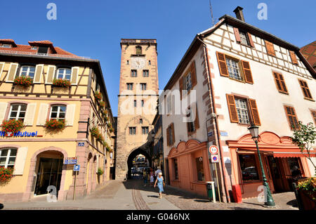 Tour des Bouchers, Metzger Turm, Fachwerkhäuser, Altstadt, Grand Rue, Ribeauvillé, Elsass, Frankreich Stockfoto