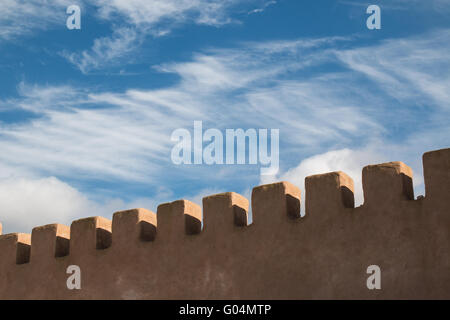 Detail der alten Befestigung in den späten Nachmittag Licht. Bewölkter Himmel im Hintergrund. Stockfoto