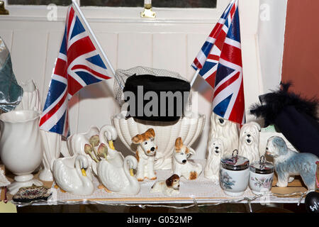 Großbritannien, England, Yorkshire, Haworth 40er Jahre Wochenende Vintage Fair, kleine Keramiken auf dem display Stockfoto