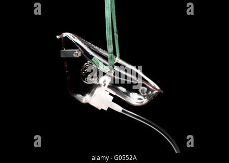 Sauerstoff-Maske. Stillleben von medizinischen Geräten. Konzept der Luft, Atmung und Notfall Behandlung. Stockfoto