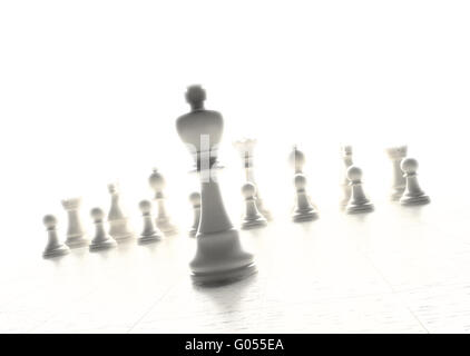 Schachspiel mit dem König Figur in der front Stockfoto