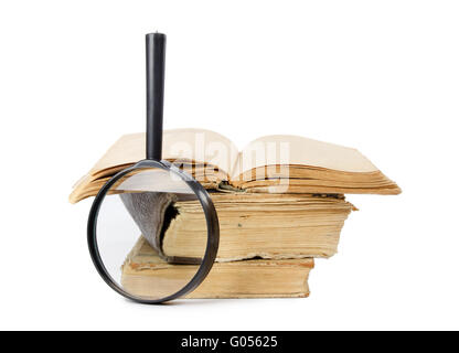 Stapel alter Bücher isoliert auf weißem Hintergrund Stockfoto