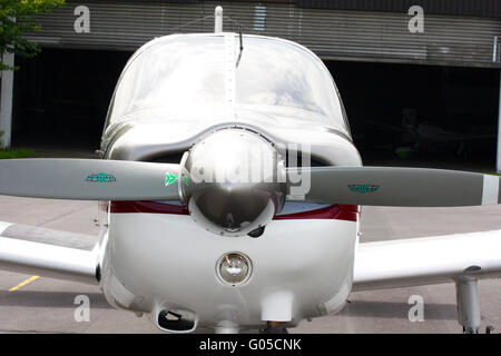 Pieper Flugzeuge außerhalb des Hangars Stockfoto
