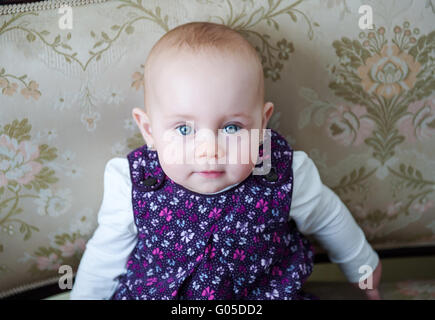 Porträt eines süßen kleinen Mädchens ein Jahr Stockfoto