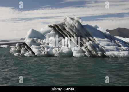 Eisberge in Jökulsárlón. Gletscherlagune Jökulsárlón ist eine Lagune gebildet vor den Gletscher Breiðamerkurjökull Sou Stockfoto